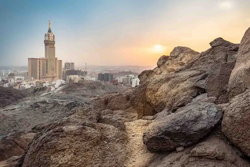 Mountains of Makkah with the Clock Tower – Makkah ziyarat tours